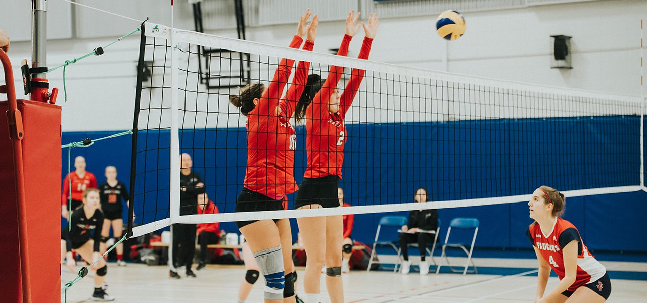 Filles blocage au volleyball