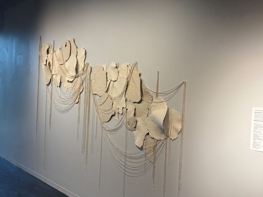 Oeuvre murale en céramique