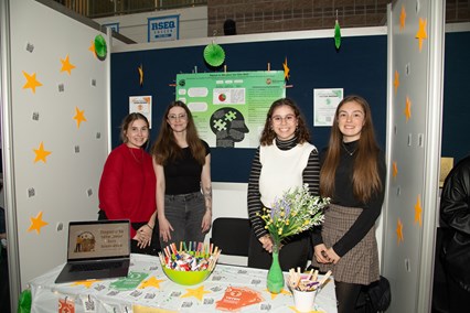 Groupe d'étudiantes en Sciences humaines au Cégep Limoilou lors de la présentation de leur colloque de fin d'études