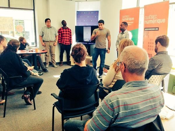 groupe d'étudiants au Hackathon