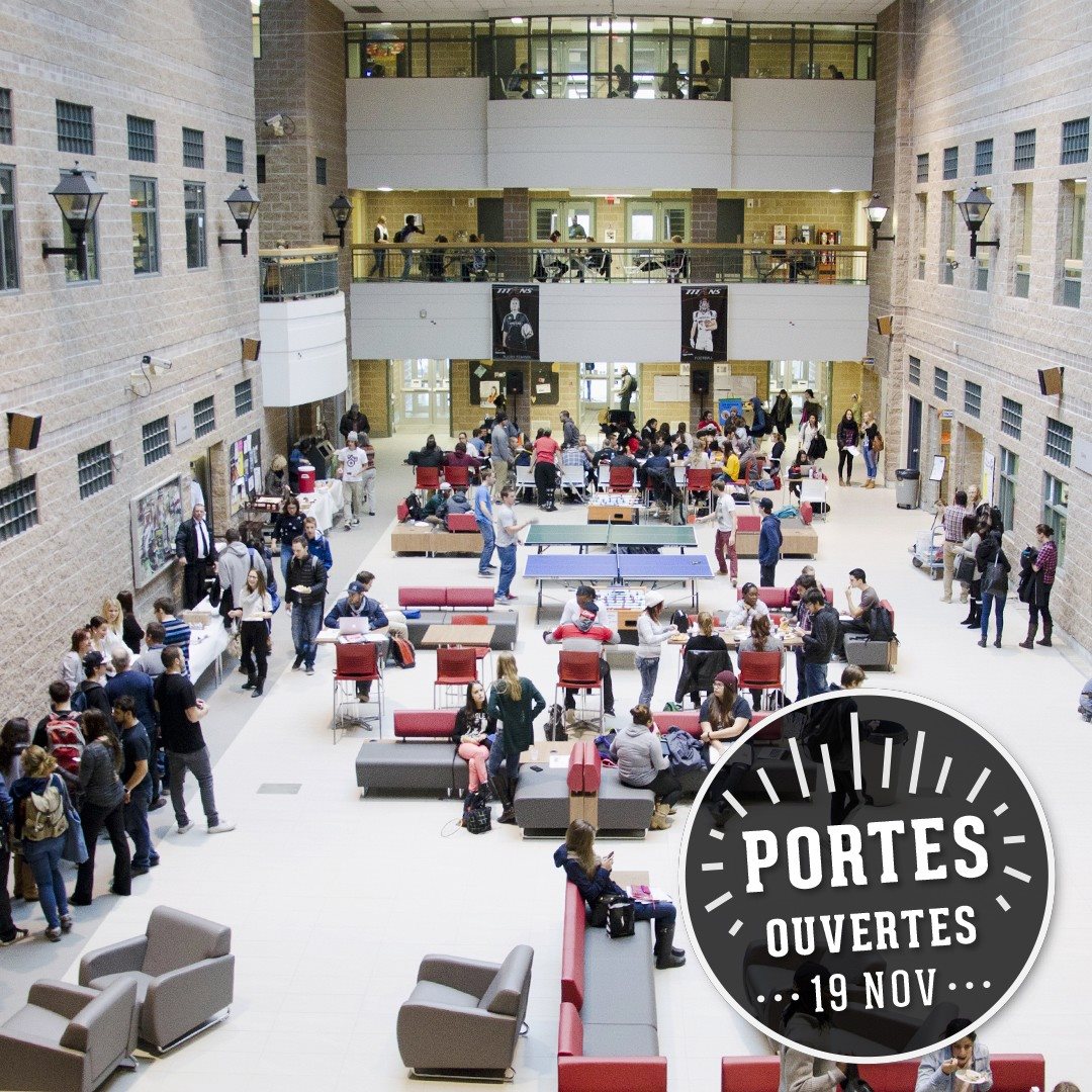 Étudiants dans Atrium et pastille Portes ouvertes 19 nov