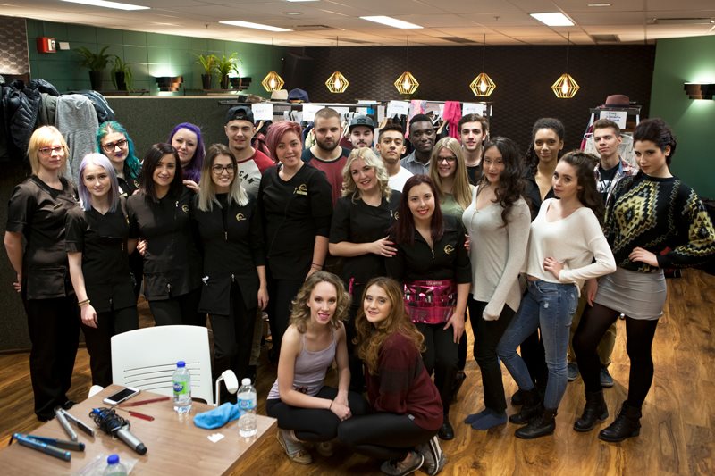 Groupe de participants, bénévoles et organisateurs lors du Show Mode