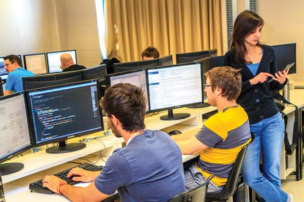 Étudiants en laboratoire