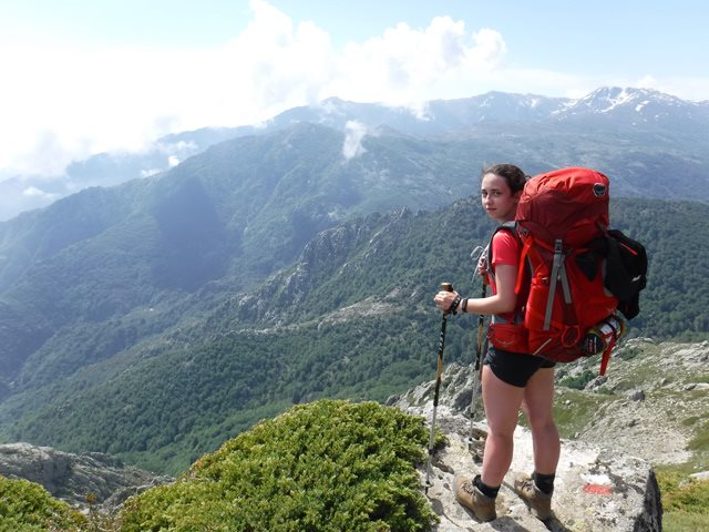 Maryna Veilleux, étudiante en diététique, en randonnée en Corse