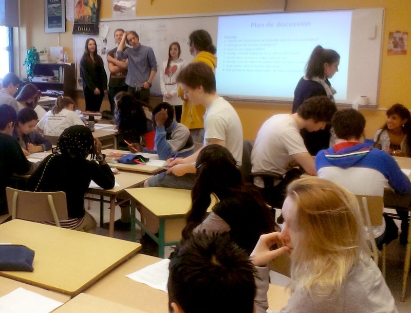 Jeunes en classe