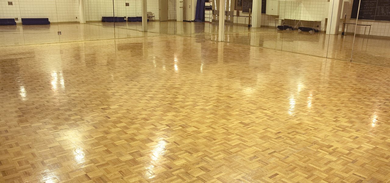 Salle de danse avec miroirs au campus de Québec