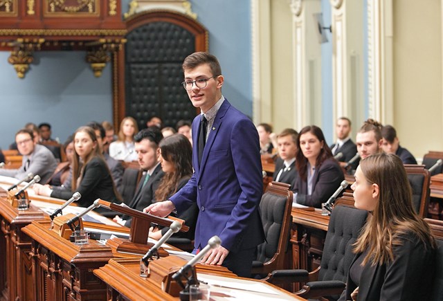 Pieere-Luc Vachon à l'Assemblée nationale lors du Forum étudiant 2019 dans son rôle de premier ministre