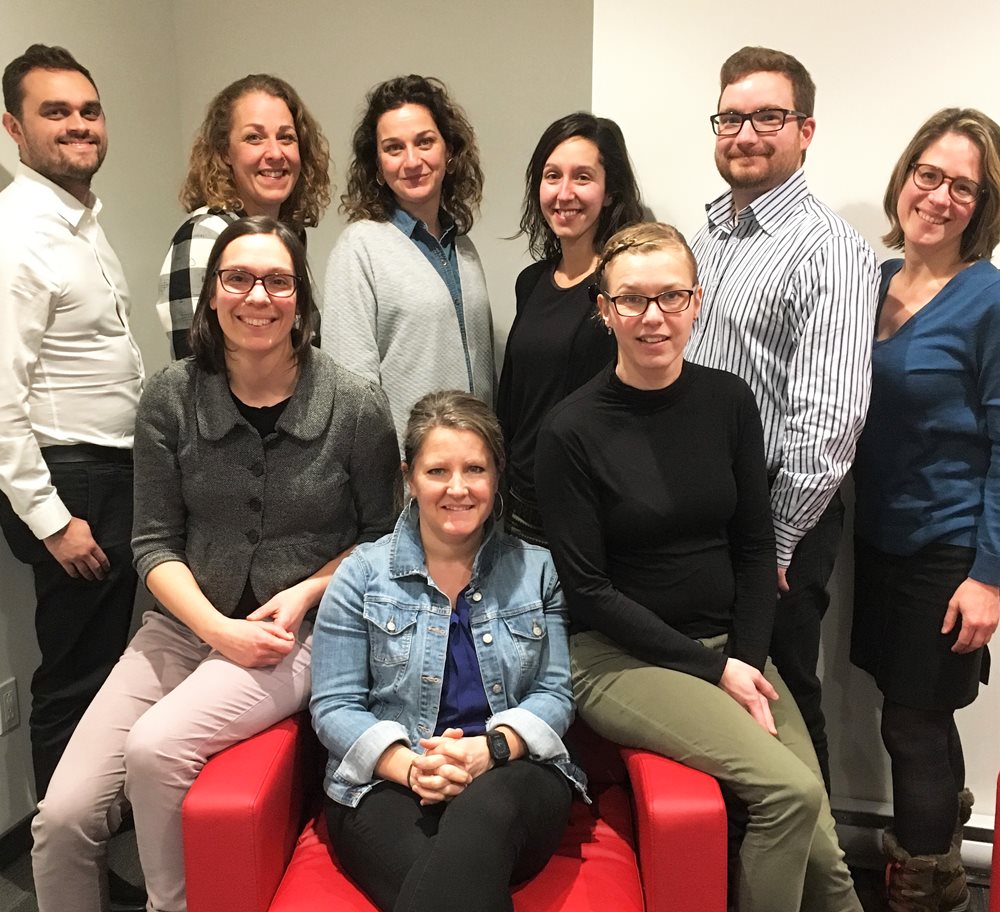 Sur la photo (de gauche à droite et de haut en bas) : Dominic Saint-Marie (RCAAQ); Jacinthe Poulin (cégeps Garneau, Limoilou et de Sainte-Foy); Amélie Lainé (RCAAQ); Nancy Tousignant (Cégep Limoilou); Philippe Frève-Laverdière (Cégep Garneau); Anne-Andrée Denault (Cégep de Trois-Rivières); Julie Mareschal (Cégep Garneau); Geneviève Marchand (Cégep Garneau); et Julie Chamberland (Cégep de Sainte-Foy).
