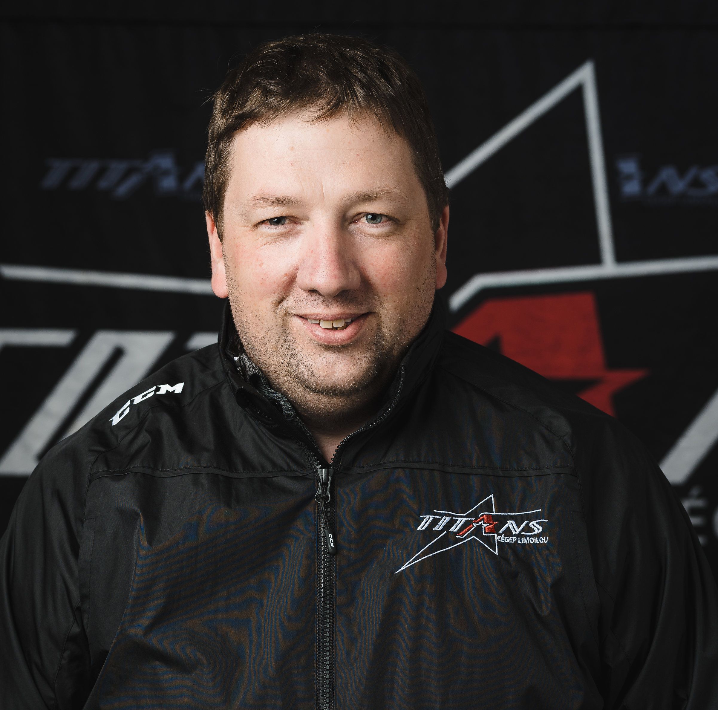 Pascal Dufresne, entraîneur-chef de l’équipe de hockey féminin division 1 du Cégep Limoilou
