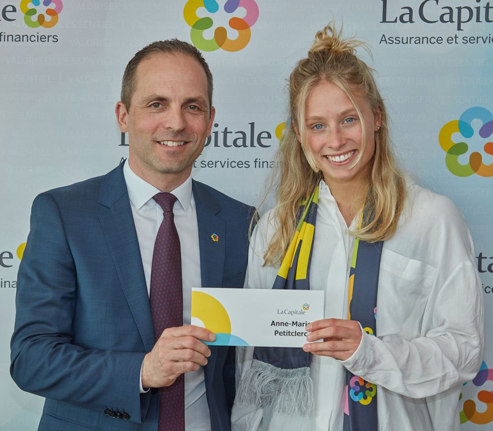 Anne-Marie Petitclerc reçoit une bourse La Capitale Assurance et services financiers par l'entremise de la Fondation de l'athlète d'excellence du Québec