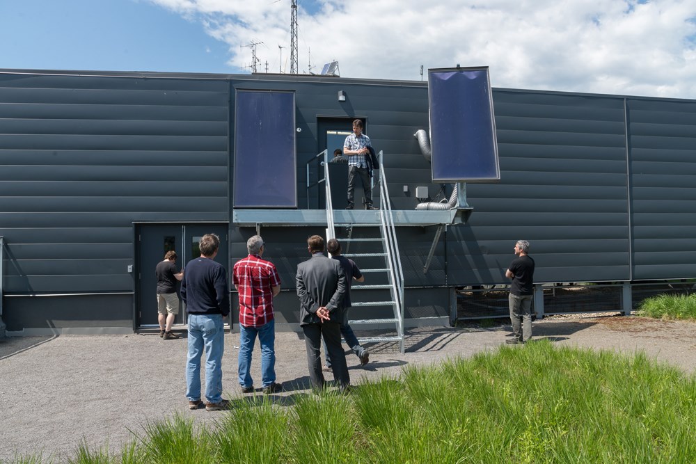 Le panneau thermique installé sur un suiveur solaire