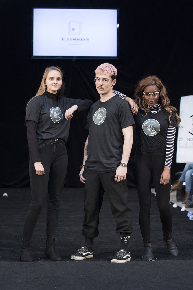 Photo de deux mannequins étudiants prise lors du Show mode socio 2019