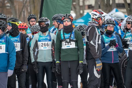 Participants au Pentathlon des Neiges sur la ligne de départ