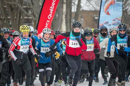 Participants au Pentathlon des Neiges sur la ligne de départ