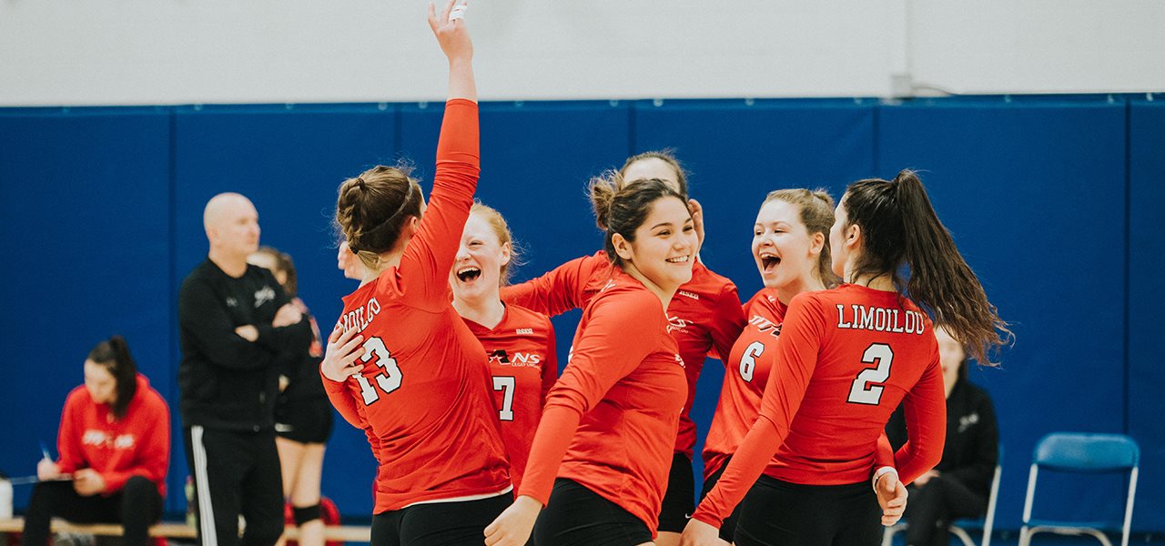 Filles au volleyball