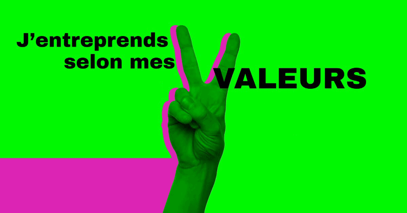 J'entreprends selon mes valeurs main affichant un signe de paix avec les doigts