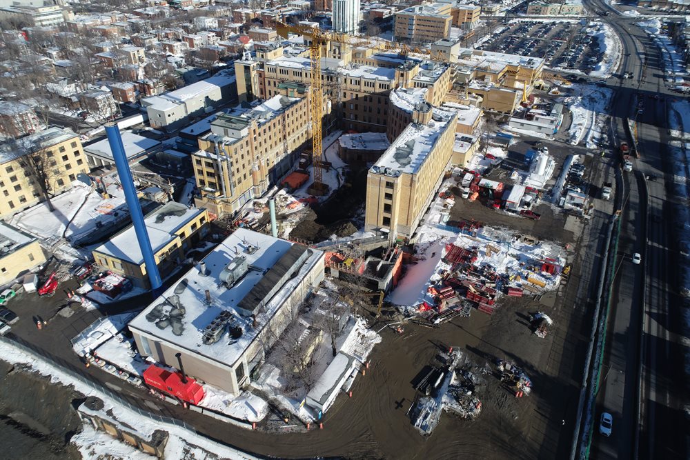 Photo aérienne prise par drone du chantier de construction du nouveau complexe hospitalier (NCH) 