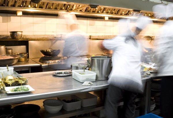 Cuisiniers au travail