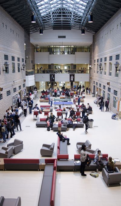 Vue de haut de l'Atrium du campus de Charlesbourg