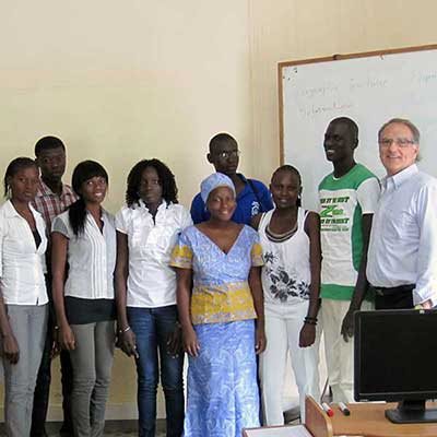 Pierre Paradis et des sénégalais lors d'un séjour de travail en géomatique