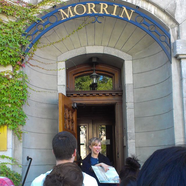 Des étudiants en Technique de tourisme visitent le Morrin Centre