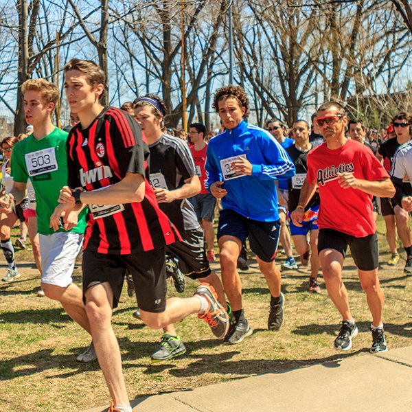 Groupe qui coure lors du défi 5 km 2013