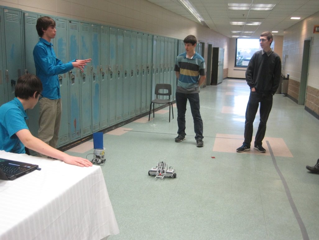 Étudiants en Sciences informatiques et mathématiques présentation projets fin de session