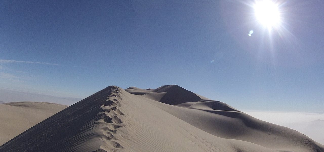 Ascension du Cerro Blanco à Nazca, une des plus hautes dune de sable en Amérique