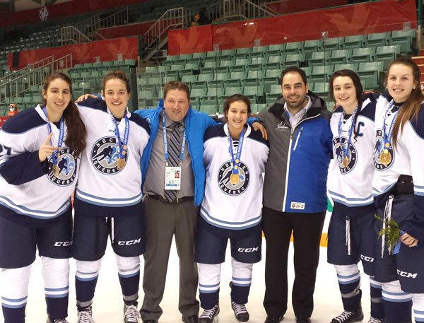 Joueuses de hockey des Titans et entraineurs