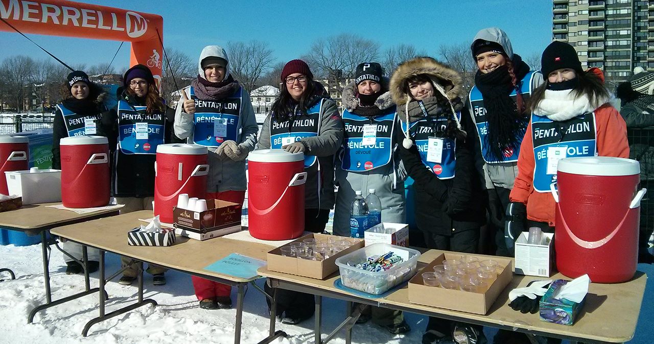 Étudiants en tourisme au Pentathlon des neiges 2015