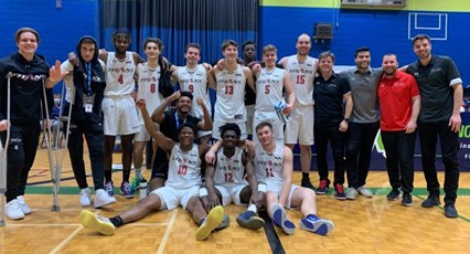 Équipe de basketball masculin division 2 des Titans du Cégep Limoilou gagnant de la médaille de bronze au championnat provincial 