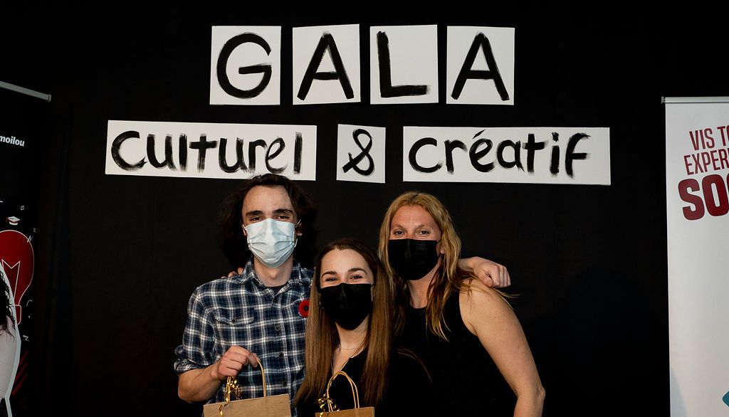 Gala culturel et créatif : Prix distinction, catégorie Découverte socio Duo Paul Blanchette et Ariane Bourbeau (Cégeps en spectacle, Show midi et Gang show)