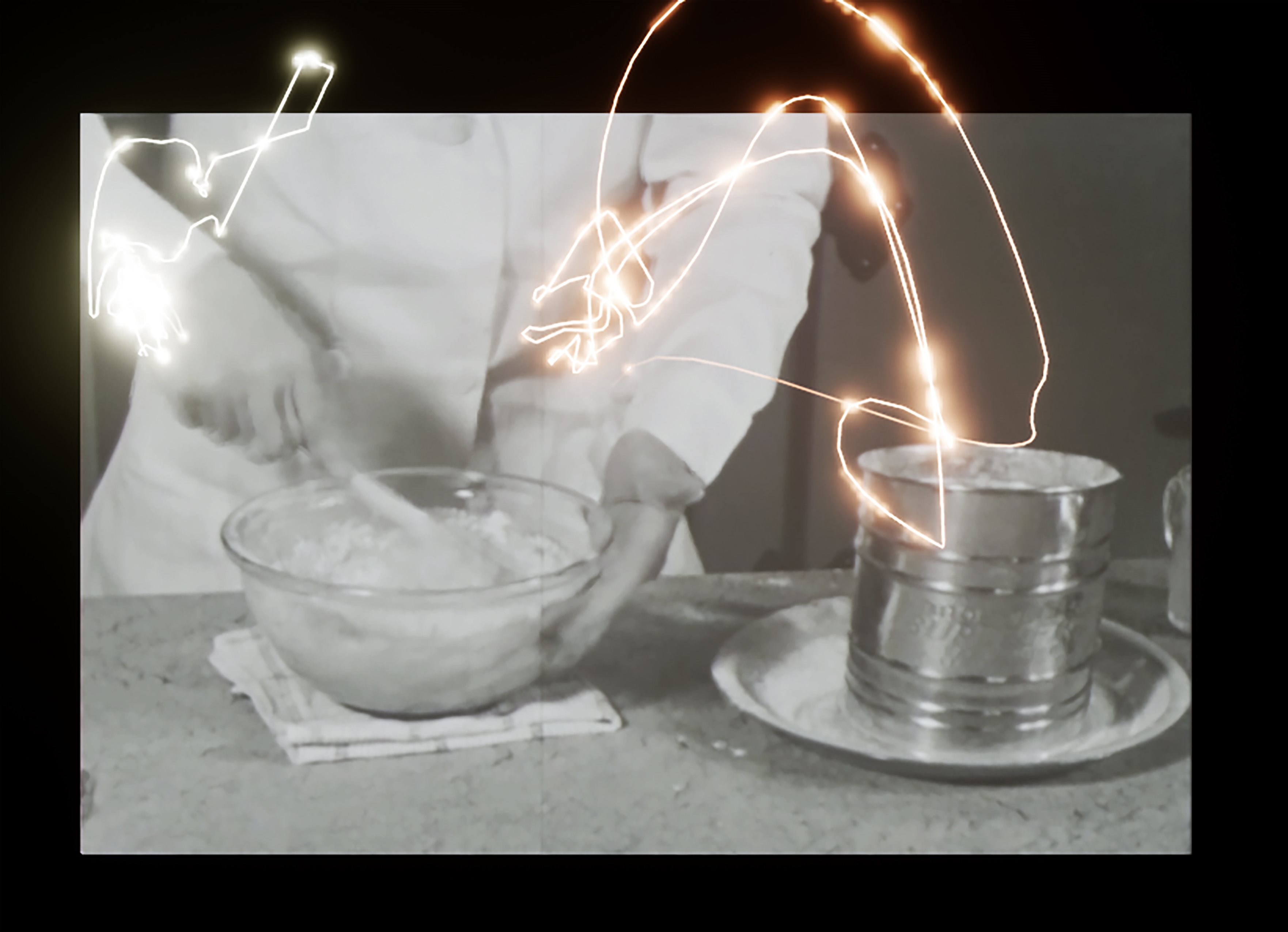Image d'archives d'une personne brassant de la farine avec trajectoire lumineuse suivant chaque geste