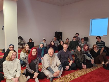 Visite à la grande mosquée de Québec par des étudiantes et étudiants du Cégep Limoilou