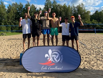 Jean-Simon Delorme et Louis-Pierre Charbonneau, médaillés d'or et d'argent aux Championnats Volleyball Québec 17 ans et moins 