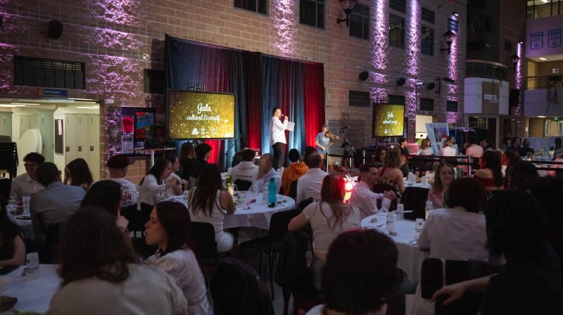 Une salle de gala.