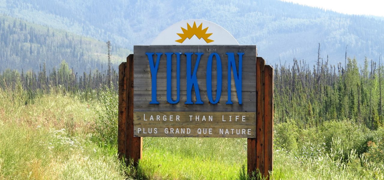 Yukon - affiche Larger than life. Plus grand que nature