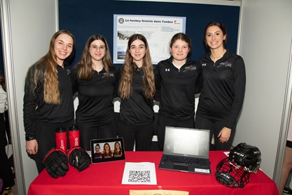 Groupe d'étudiantes en Sciences humaines au Cégep Limoilou lors de la présentation de leur colloque de fin d'études