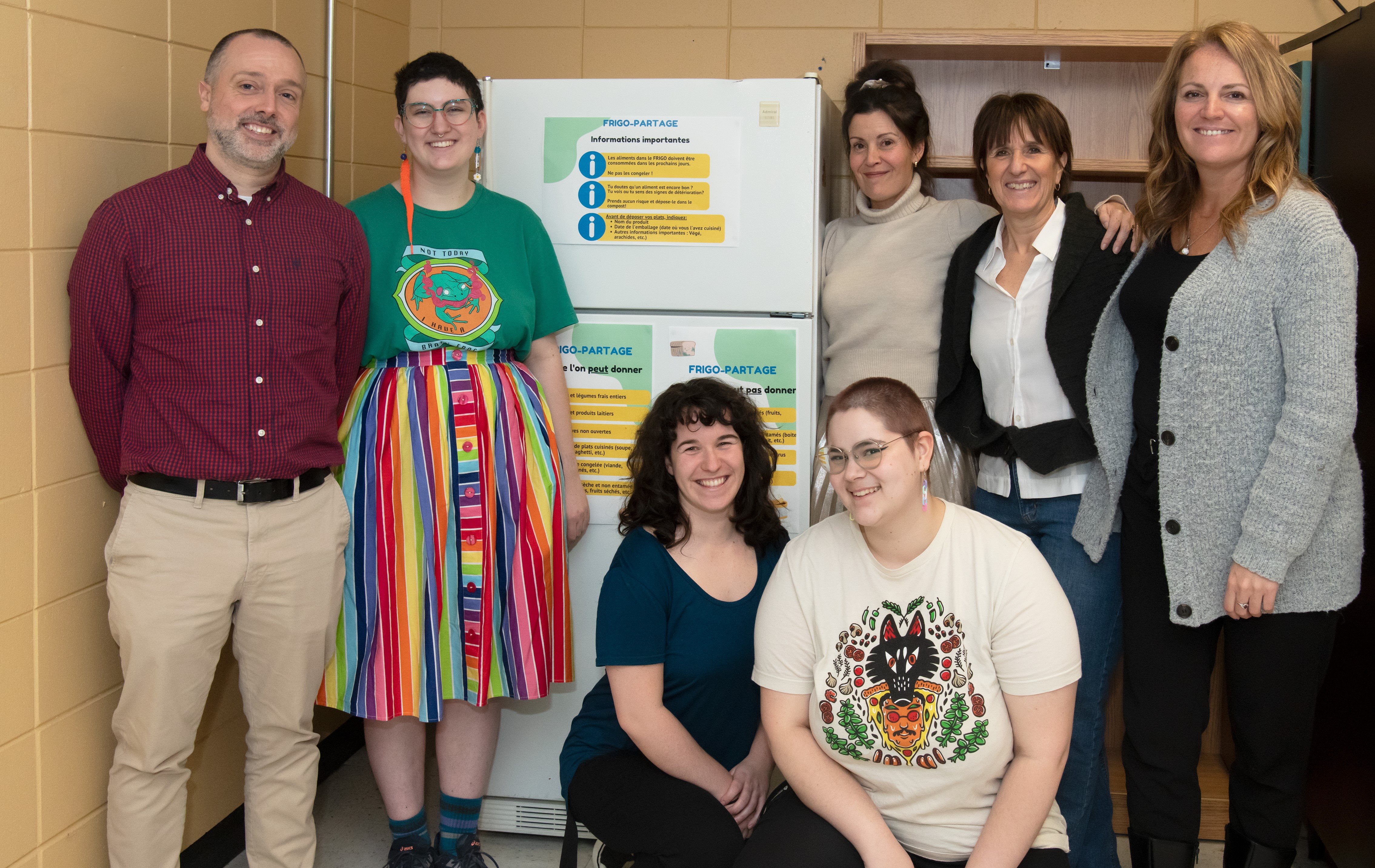 Photo de groupe du comité responsable du frigo-partage du Cégep Limoilou