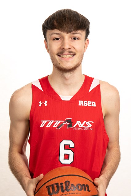 Samuel Fitzback avec son ballon de basket