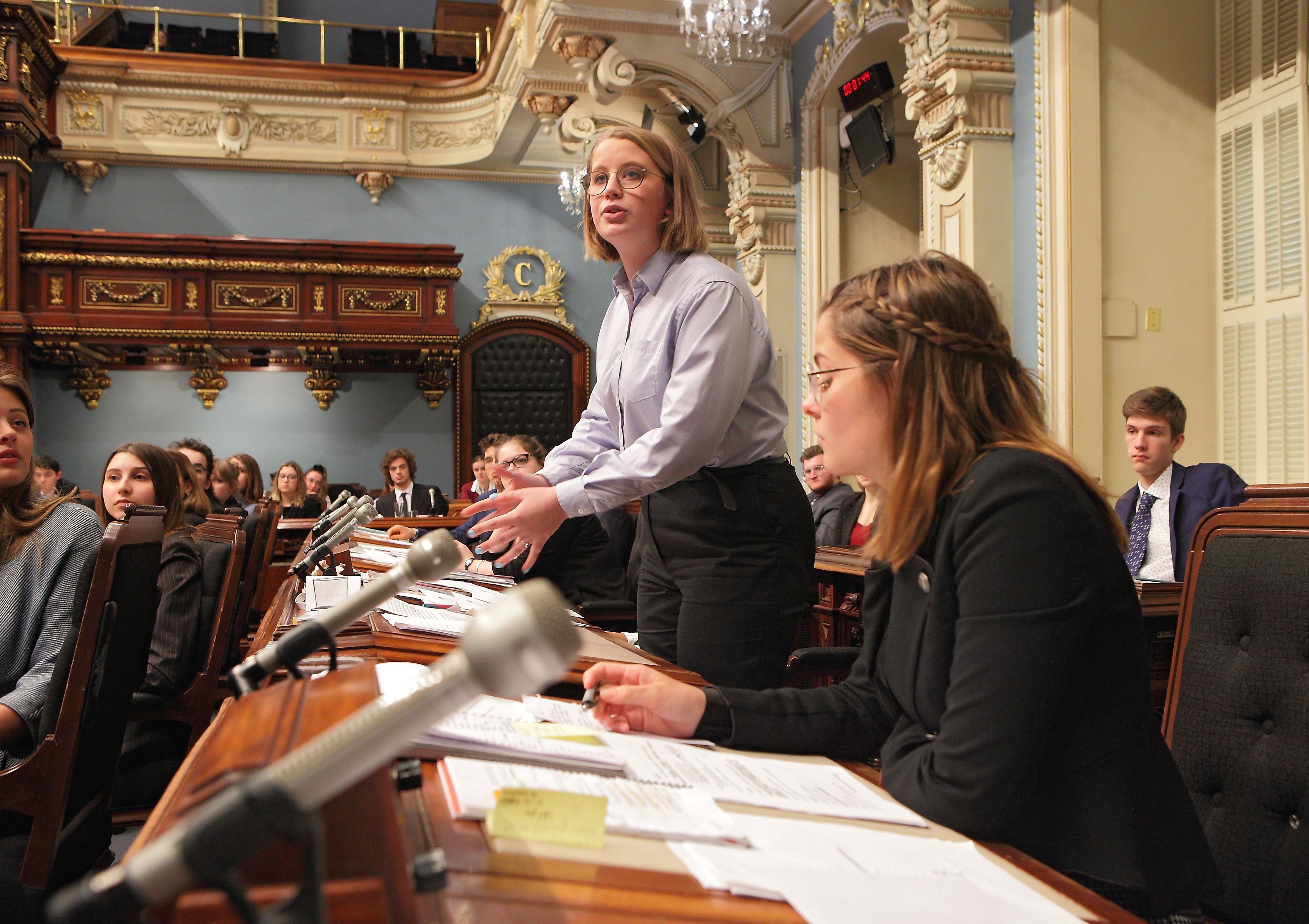 Étudiante du Cégep Limoilou lors du Forum étudiant à l'Assemblée nationale