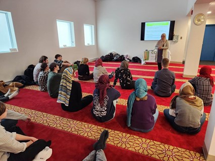 Étudiantes et étudiants du Cégep Limoilou en visite à la grande mosquée de Québec