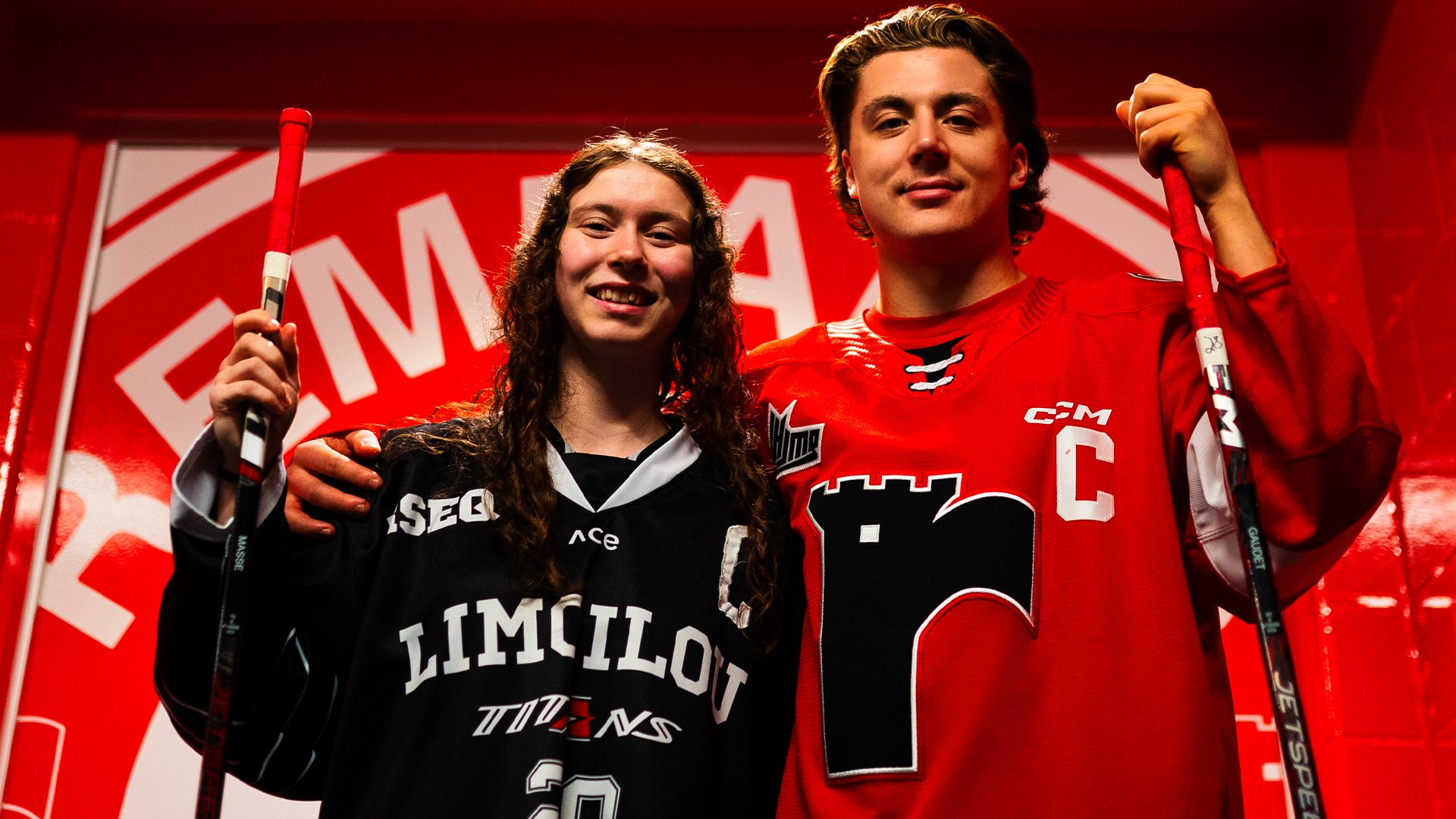 Alexia Côté, capitaine des Titans et Kassim Gaudet, le capitaine des Remparts de Québec