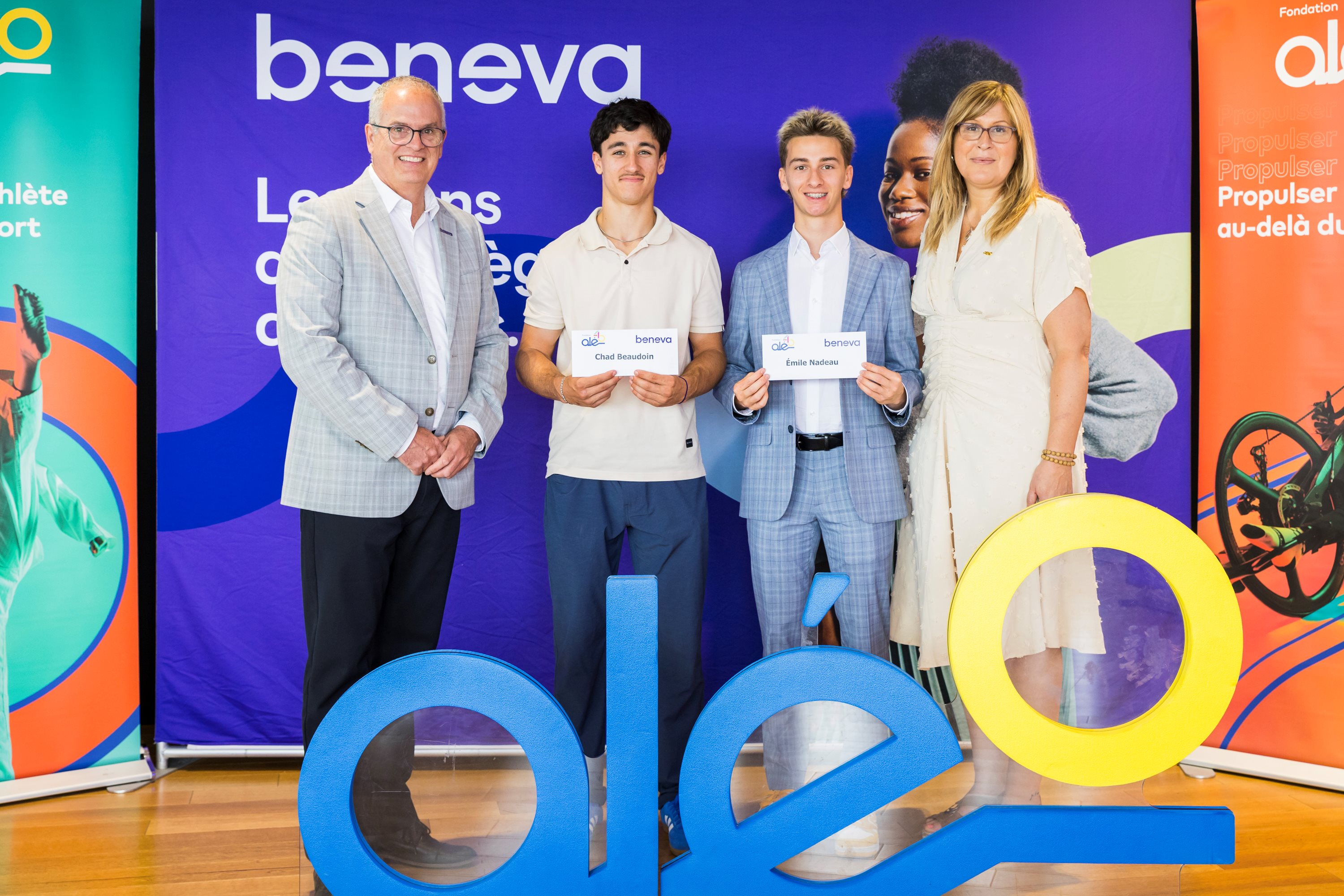 Chad Beaudoin et Émile Nadeau reçoivent leur bourse du programme Beneva de la Fondation Aléo.